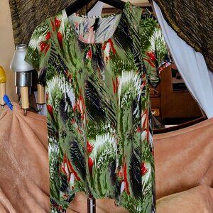 A22  So soft, stretchy 25 w x 27 l Tropical design Long side pieces you can tie